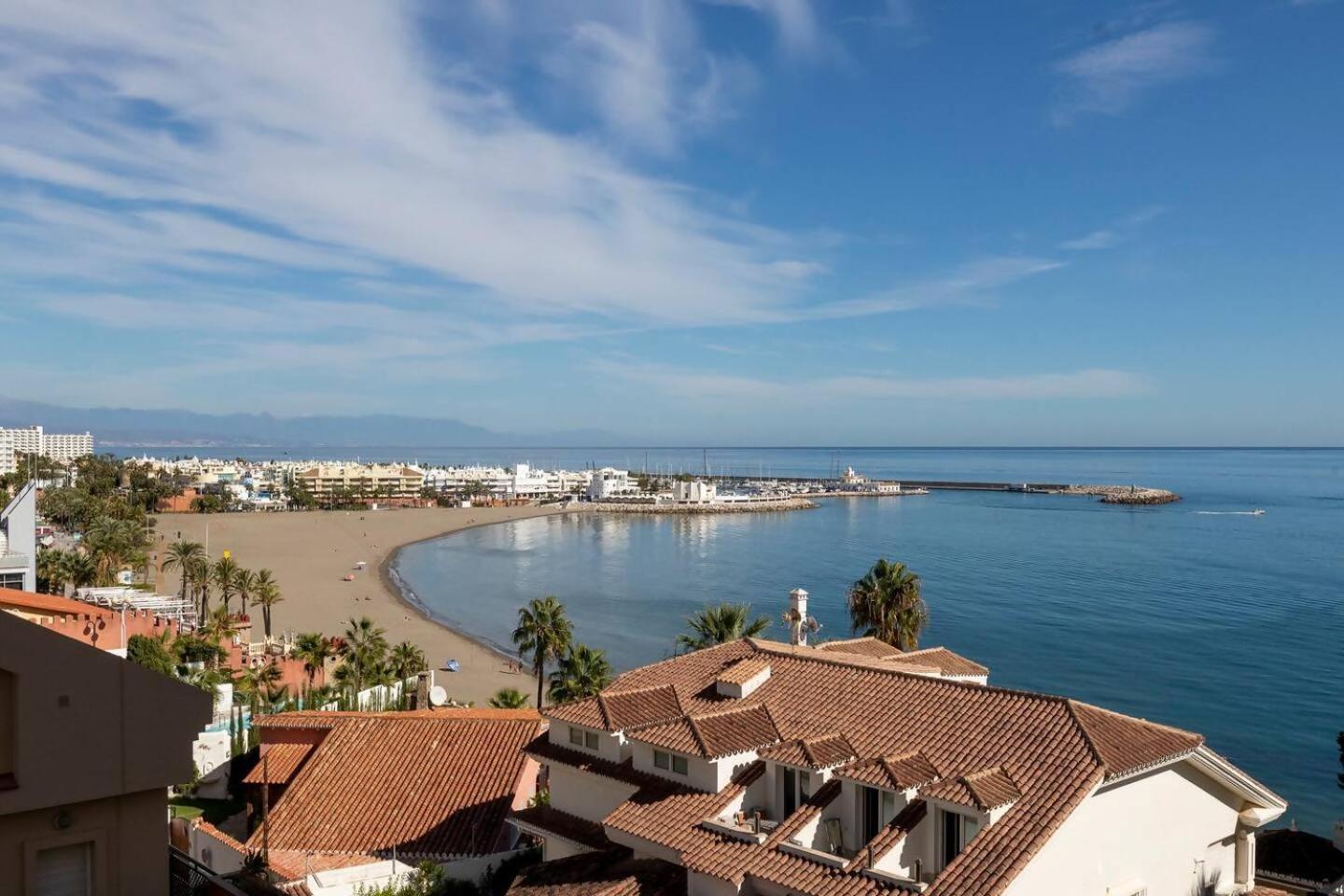 Piso bonito en la primera linea de la playa con vistas al mar en Benalmádena Exterior foto